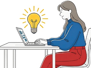Schlichte Illustration einer Frau in blauen Pullover und roter Hose, die auf einem Stuhl am Tisch sitzt. Vor ihr ein aufgeklappter Laptop, über dem eine Glühbirne schwebt.