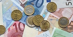 Symbolbild: Münzen und Geldscheine in EURO (Quelle: pixabay.com)