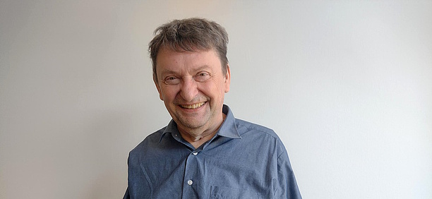 Mario Chmelarz, Referent Entgelte des Paritätischer Sachsen, lächelt freundlich.