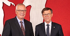 Peter Schindzielorz (l.) mit Landtagspräsident Matthias Rößler (Foto: SLT/ Steffen Füssel)