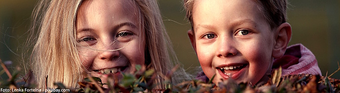 Symbolbild: lächelnde Kinder (Foto: Lenka Fortelna - pixabay.com)